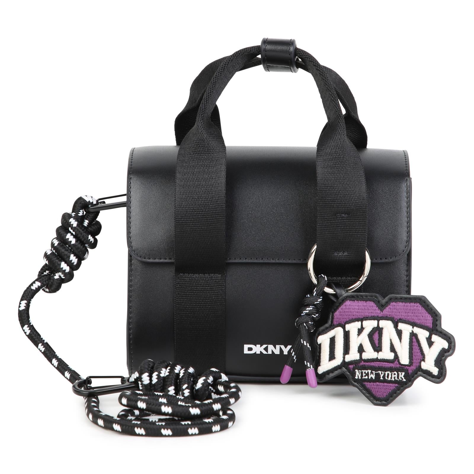 Handbag in simili con fantasia charms e stampa on davanti. Magnetic chiusura. Two possible ways to carry this bag : removable strap e handles. Colored fodera. Dimensions : 14.5x17.5x7cm. D62932 09B DKNY KIDS 