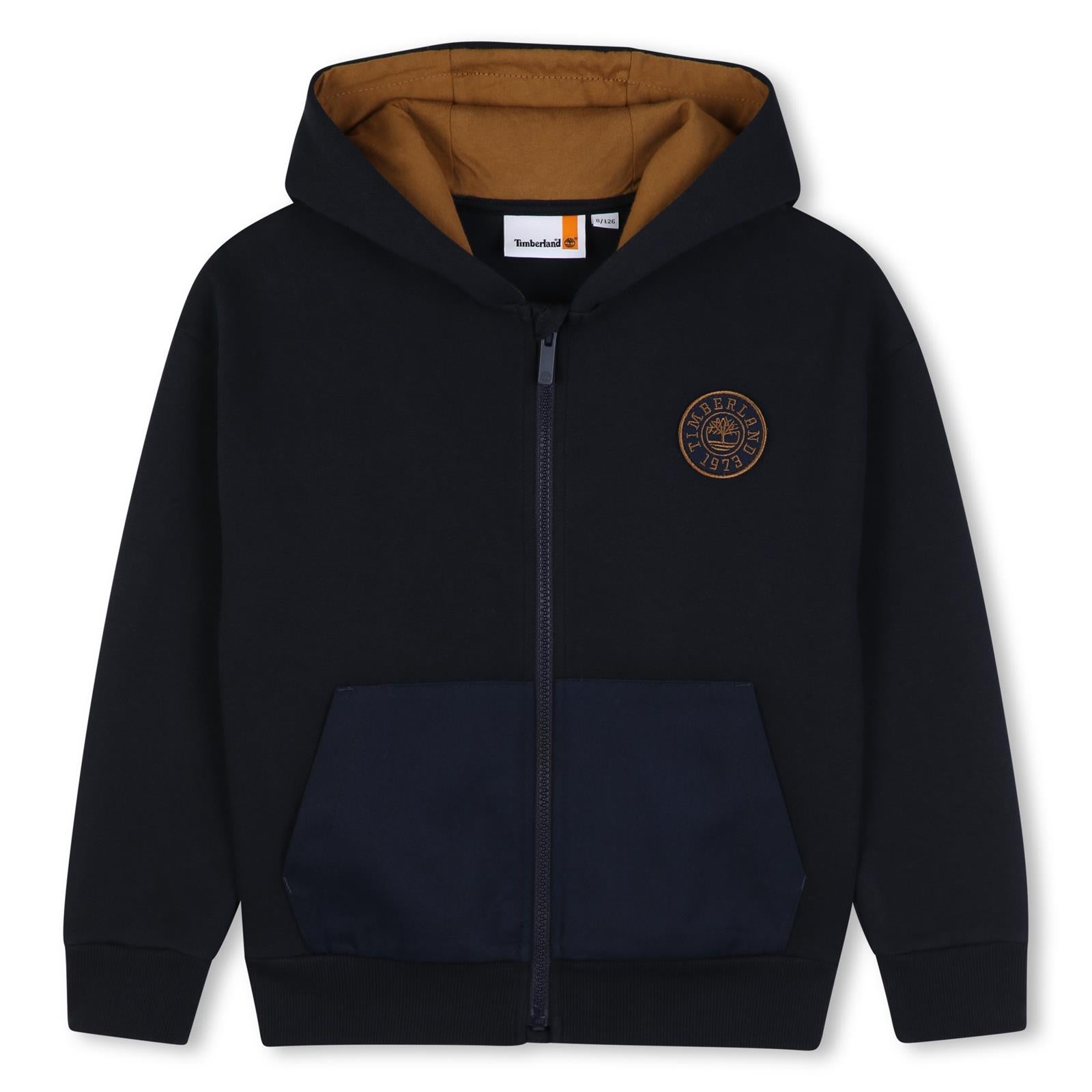76% cotton / 20% polyester / 4% elastane piqué con cappuccio cardigan, retro yoke, zip chiusura, davanti tasche, printed logo on patch sul chest. *con jogg pantaloni t61071* T61066 849 TIMBERLAND KIDS 