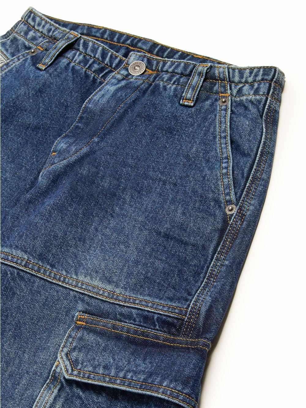 Oversized jeans with blue pockets