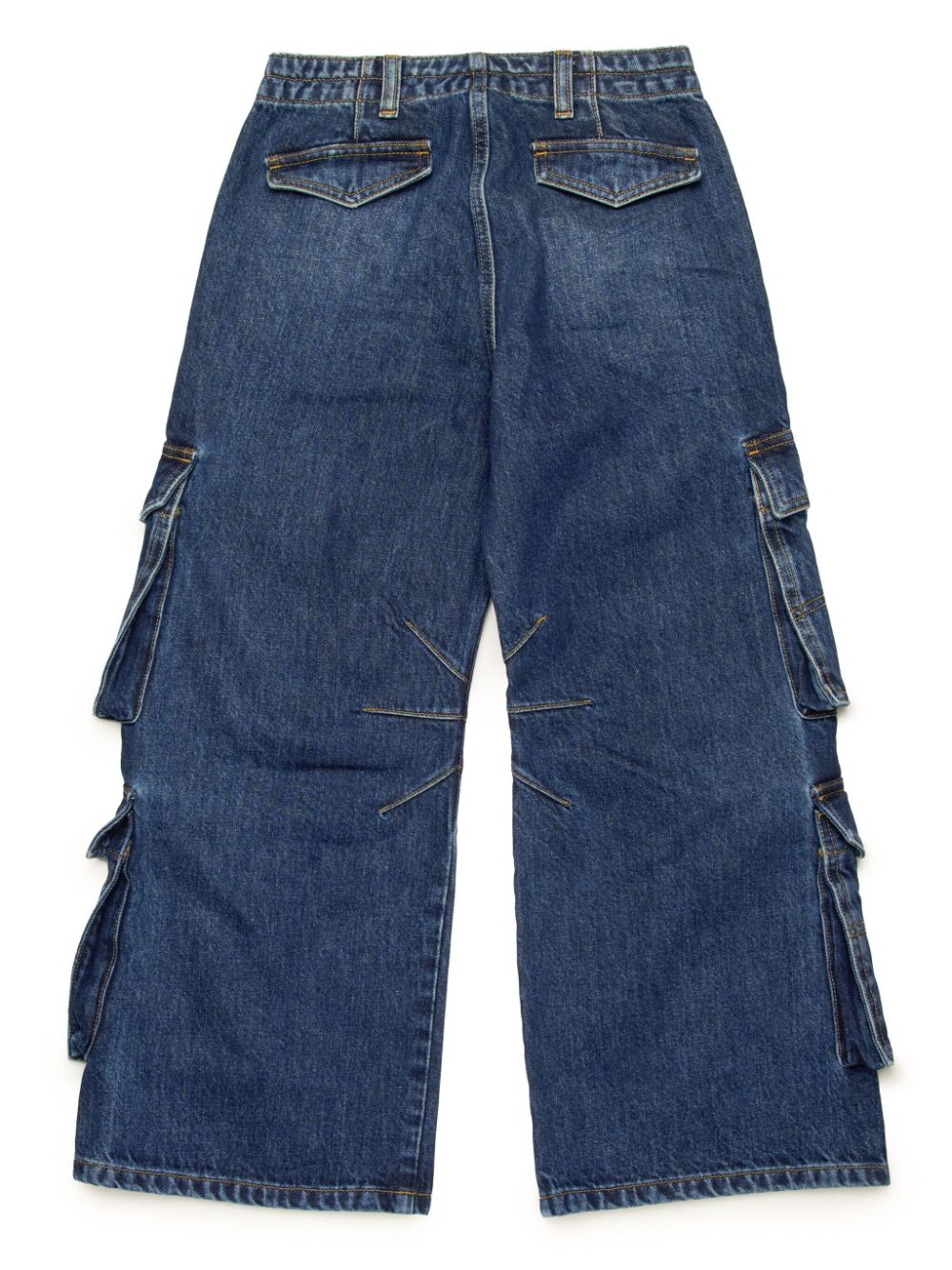 Oversized jeans with blue pockets