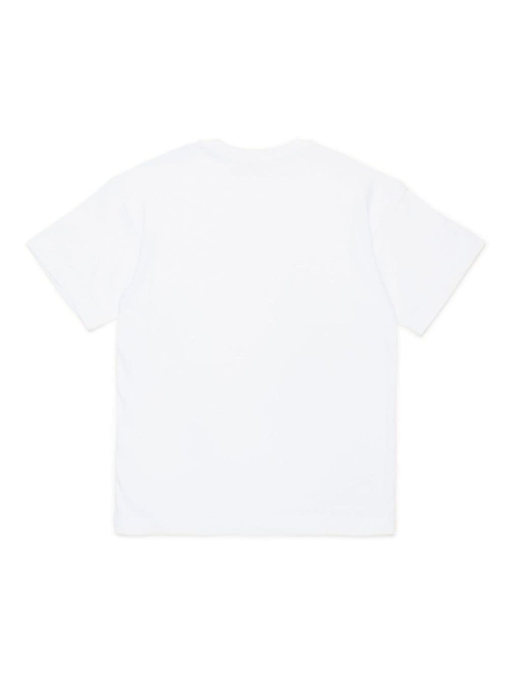 White T-shirt with Oval-D plaque