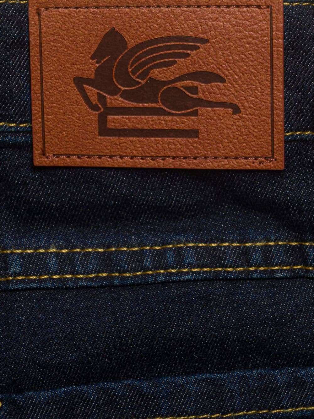 Jeans blu lavaggio scuro etichetta pegaso