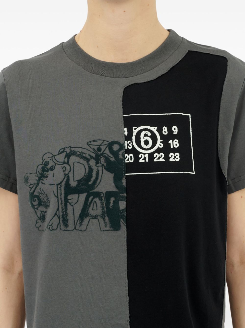 Grey T-shirt with print and number logo