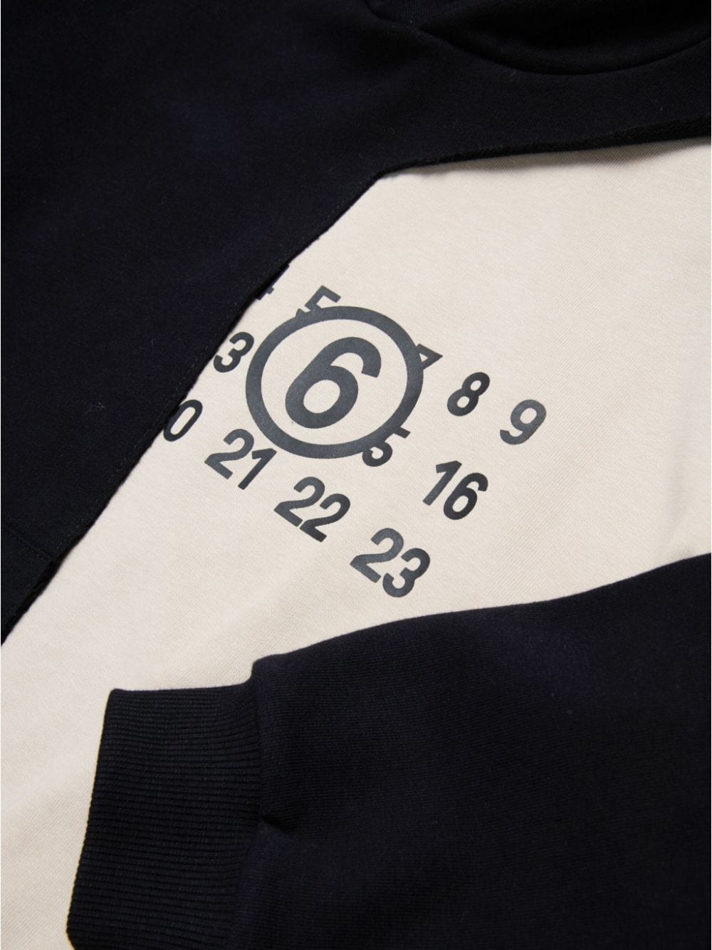 Color-block sweatshirt with number logo