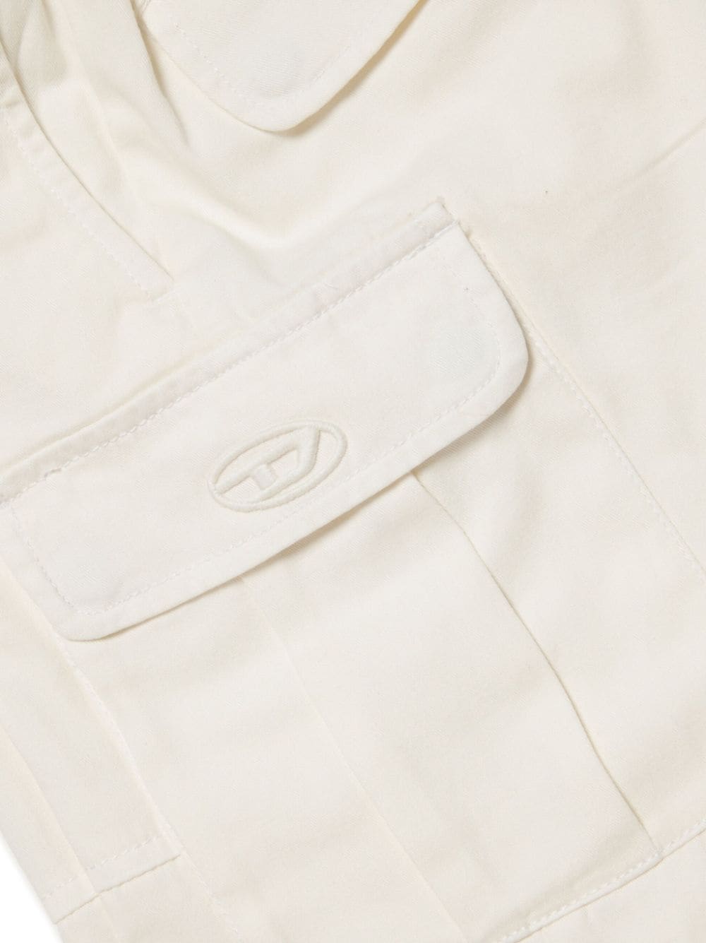 Cream white shorts with logo embroidery