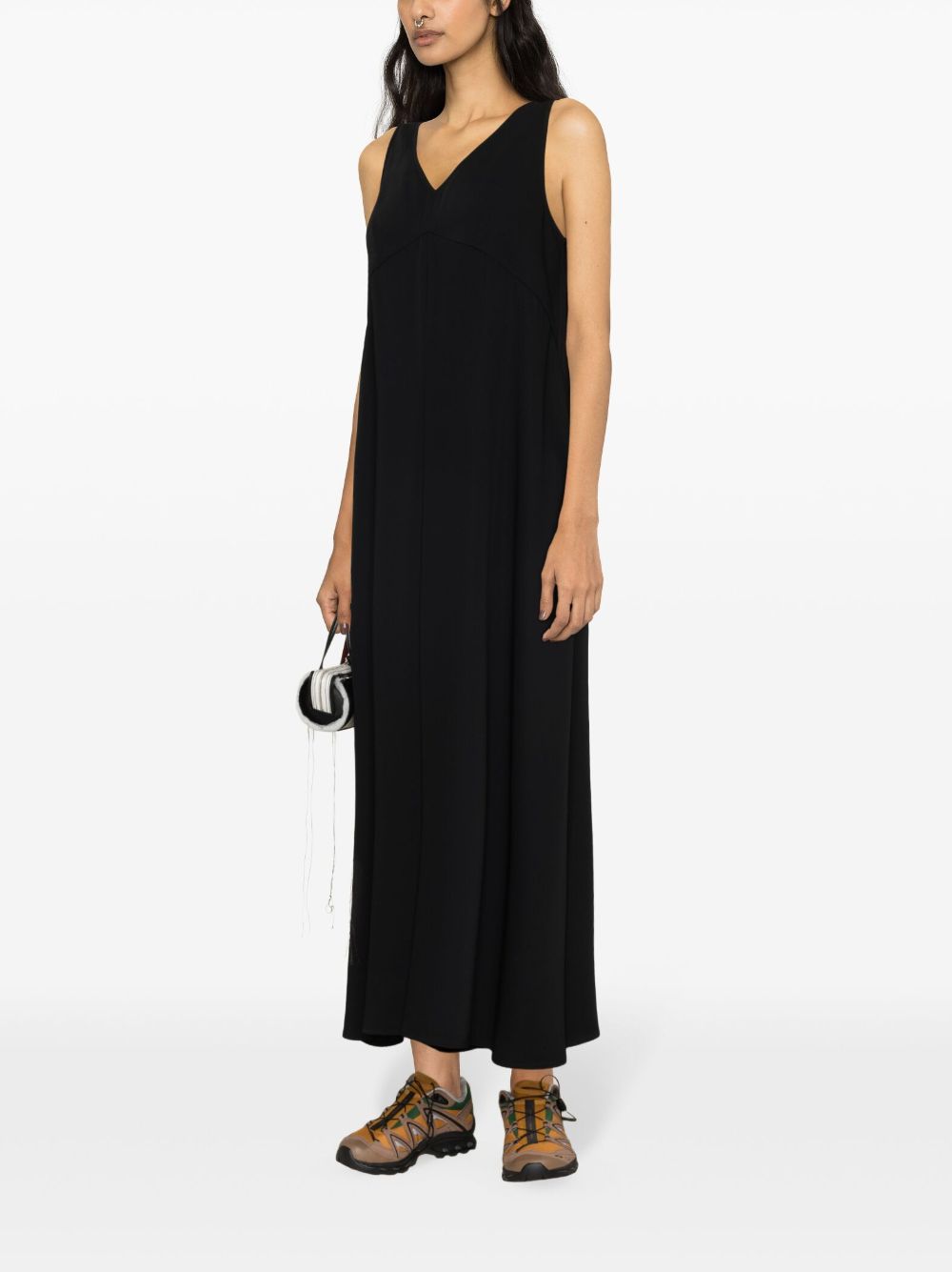 One-piece black sleeveless jumpsuit