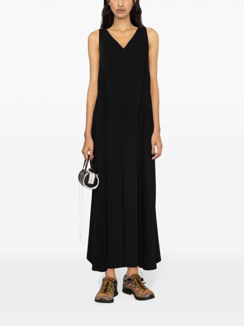 One-piece black sleeveless jumpsuit