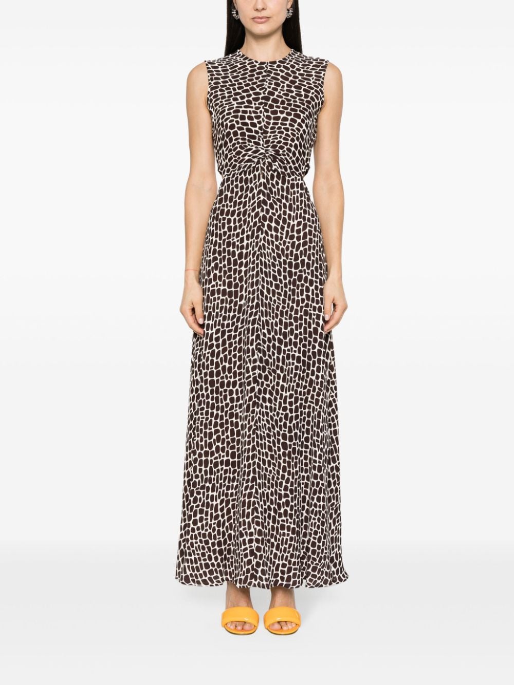 Crepe-effect giraffe print dress