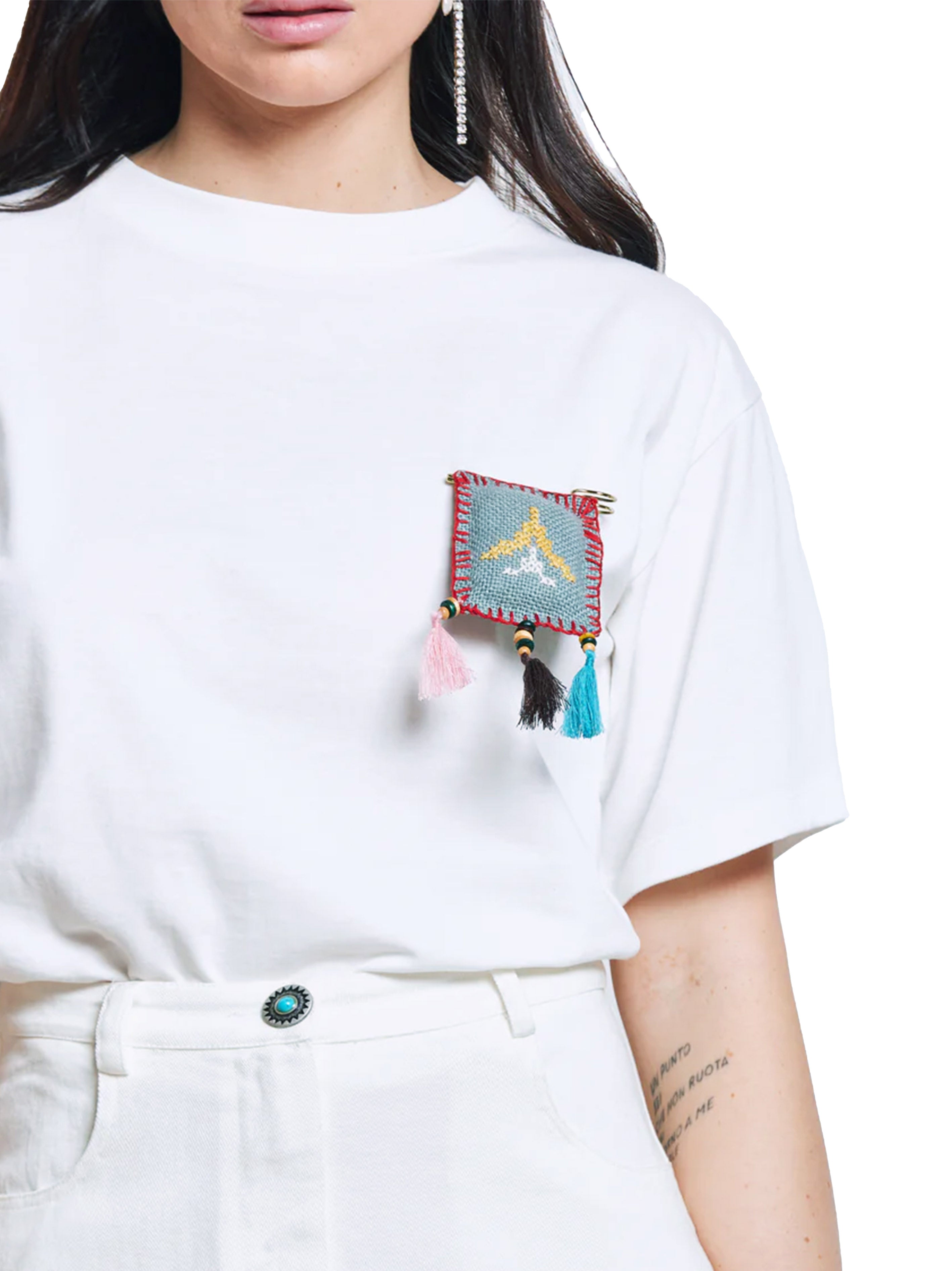 Oversized white T-shirt with embroidered pin