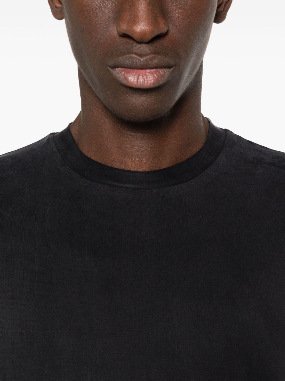 T-shirt nera oversize
