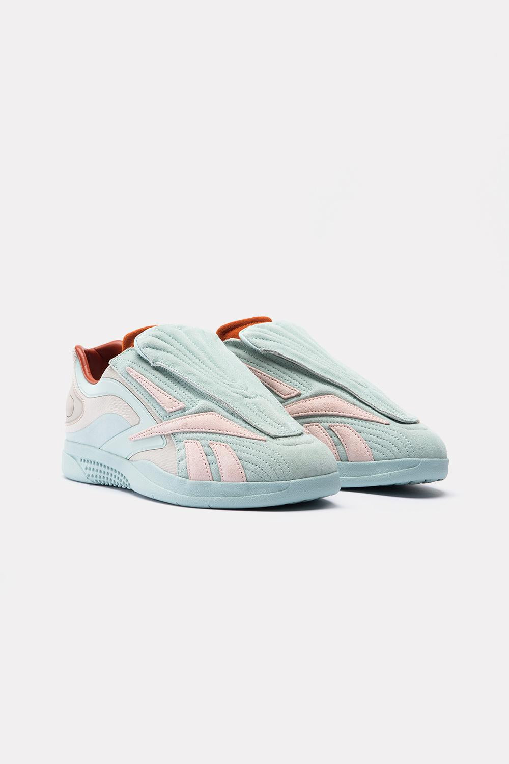  100261770P 770P REEBOK LTD 