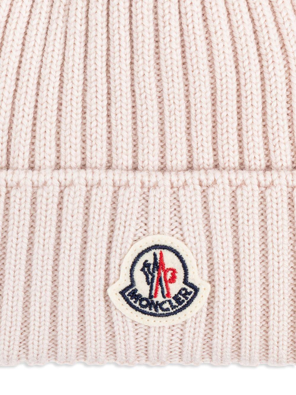 Cappello a coste rosa logo centrale 9543B00006M1131 50V MONCLER KIDS 