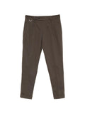 Pantaloni in cotone a gamba affusolata con pieghe