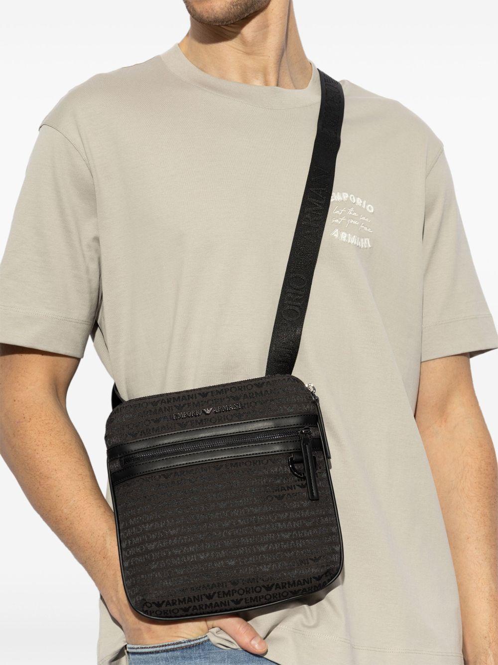 Borsa messanger a tracolla logo all-over EM001780AF13823 U8168 EMPORIO ARMANI 