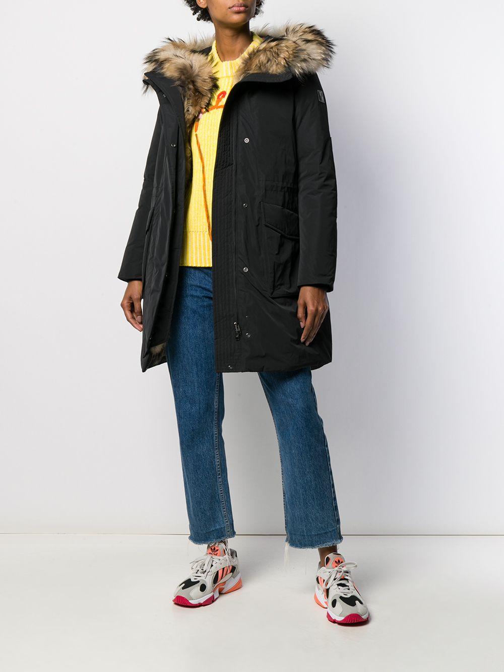 Parka nero lungo con pelliccia