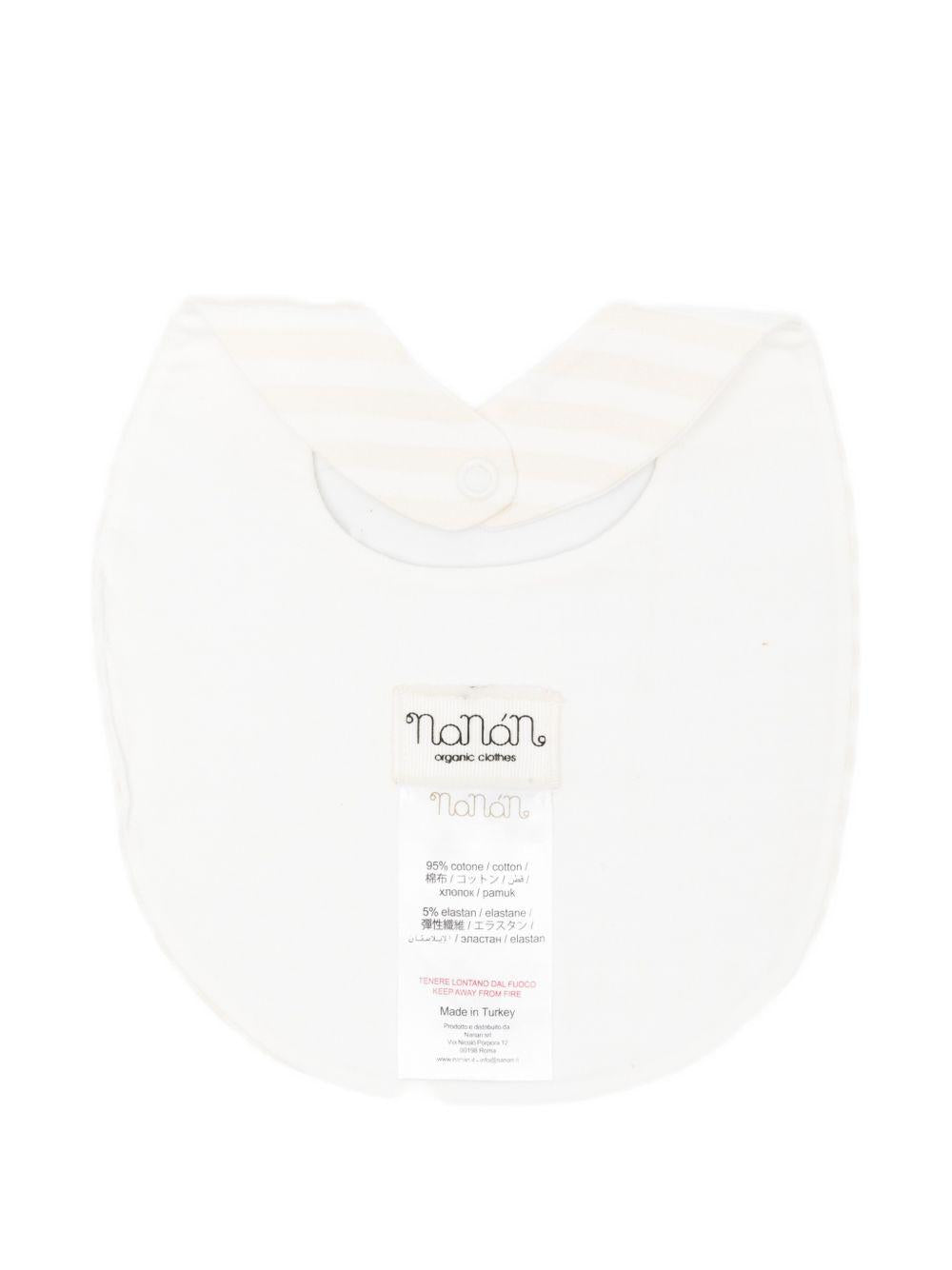 Bavaglino a righe in cotone con chiusura a bottoni E26406 BEIGE NANAN KIDS 