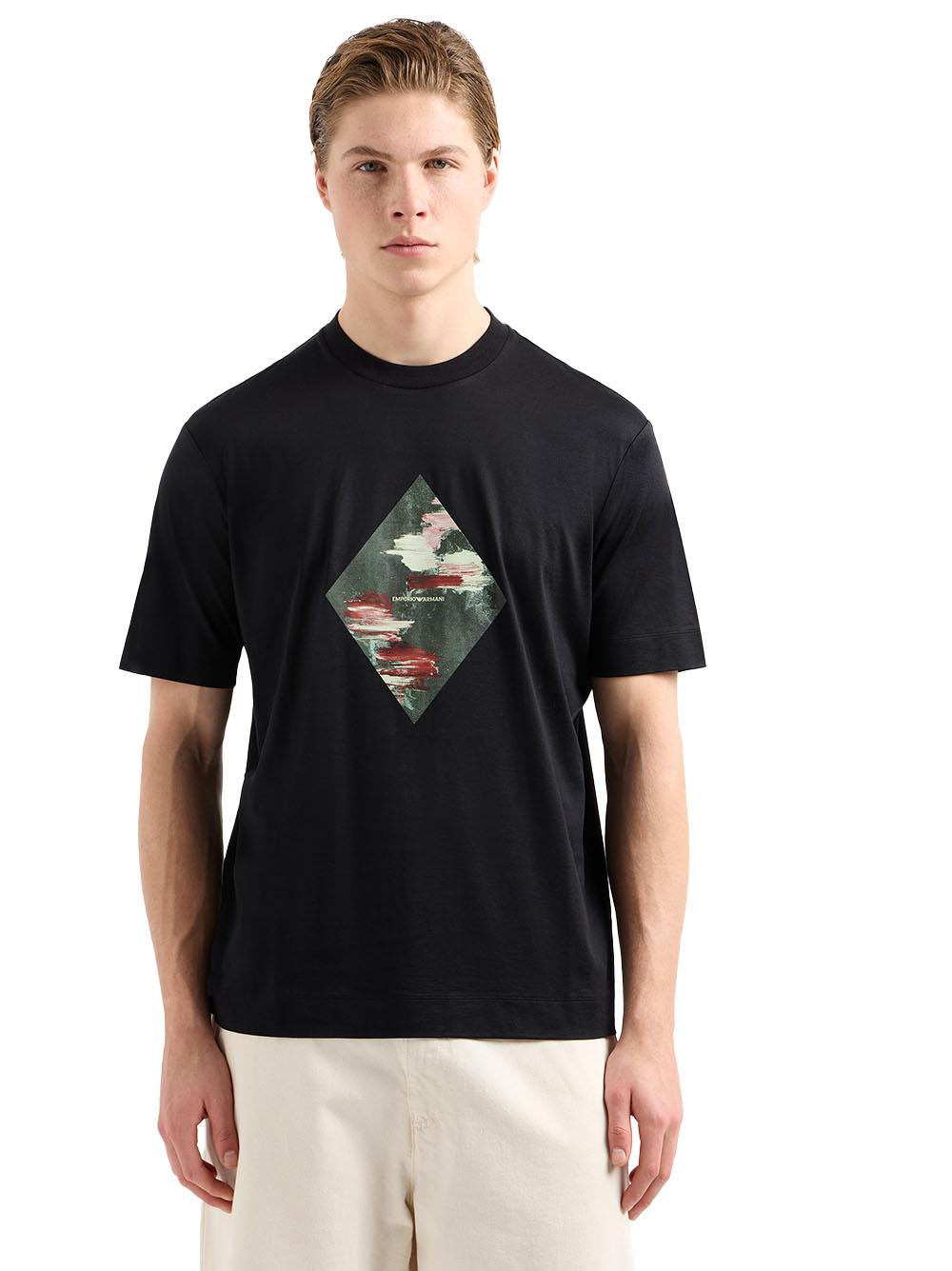 T-shirt nera con stampa frontale astratta