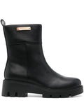 Stivaletto nero con placchetta logo laterale