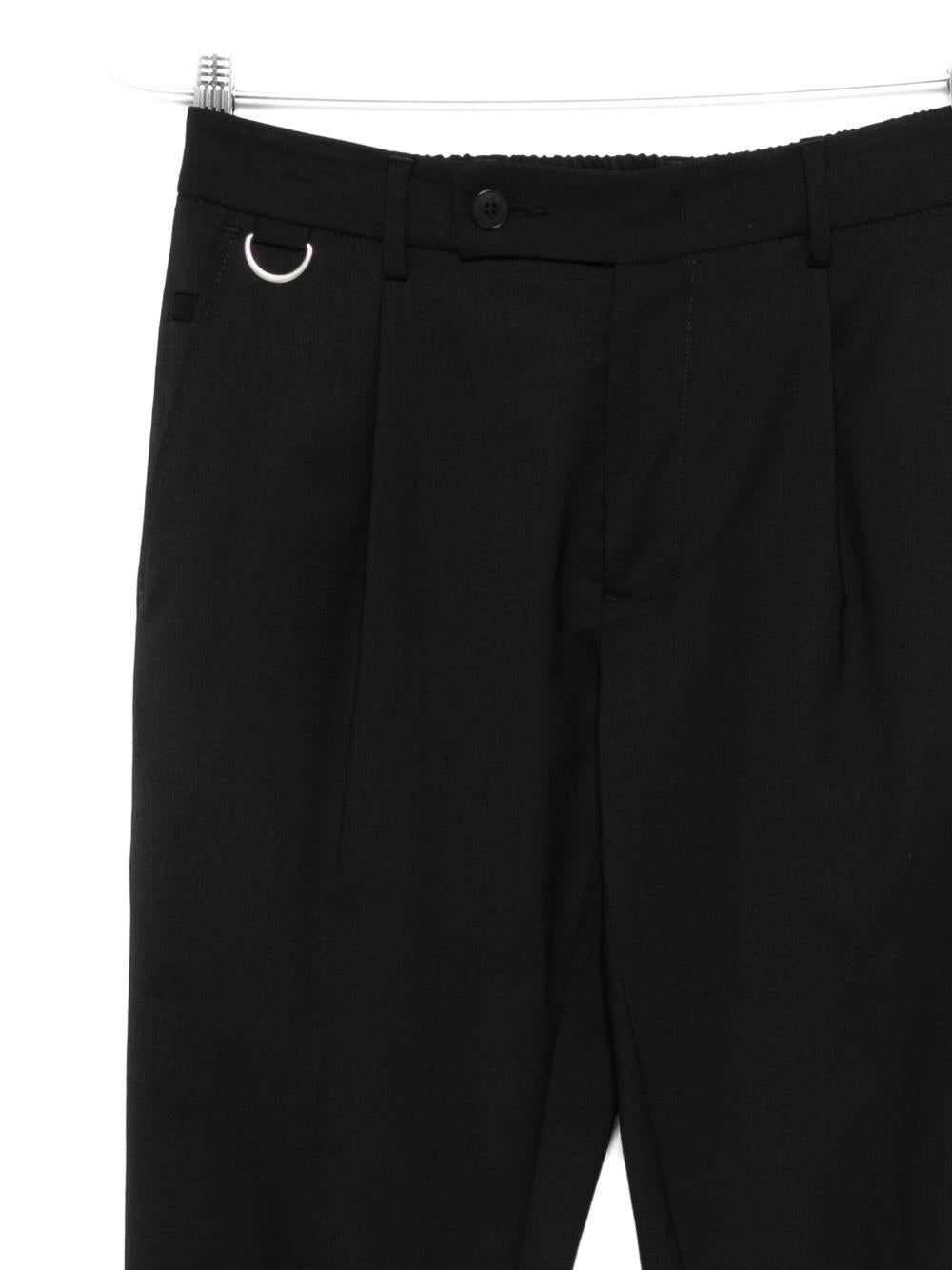 Pantaloni neri dritti con pieghe e chiusura frontale L1PFW25266920 D001 LOW BRAND 