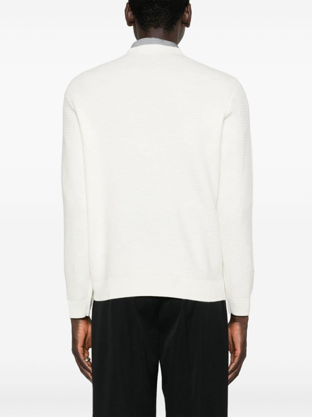 Maglione bianco con lavorazione a coste