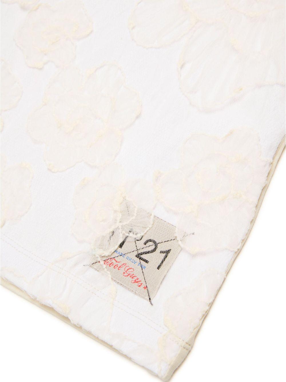 T-shirt beige con pizzo e fiori