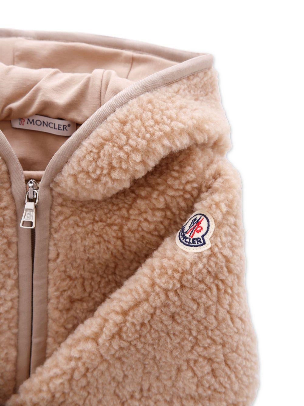 Felpa in pile effetto teddy con cappuccio e orecchie da orsacchiotto K29518G0000189A3X 239 MONCLER KIDS 