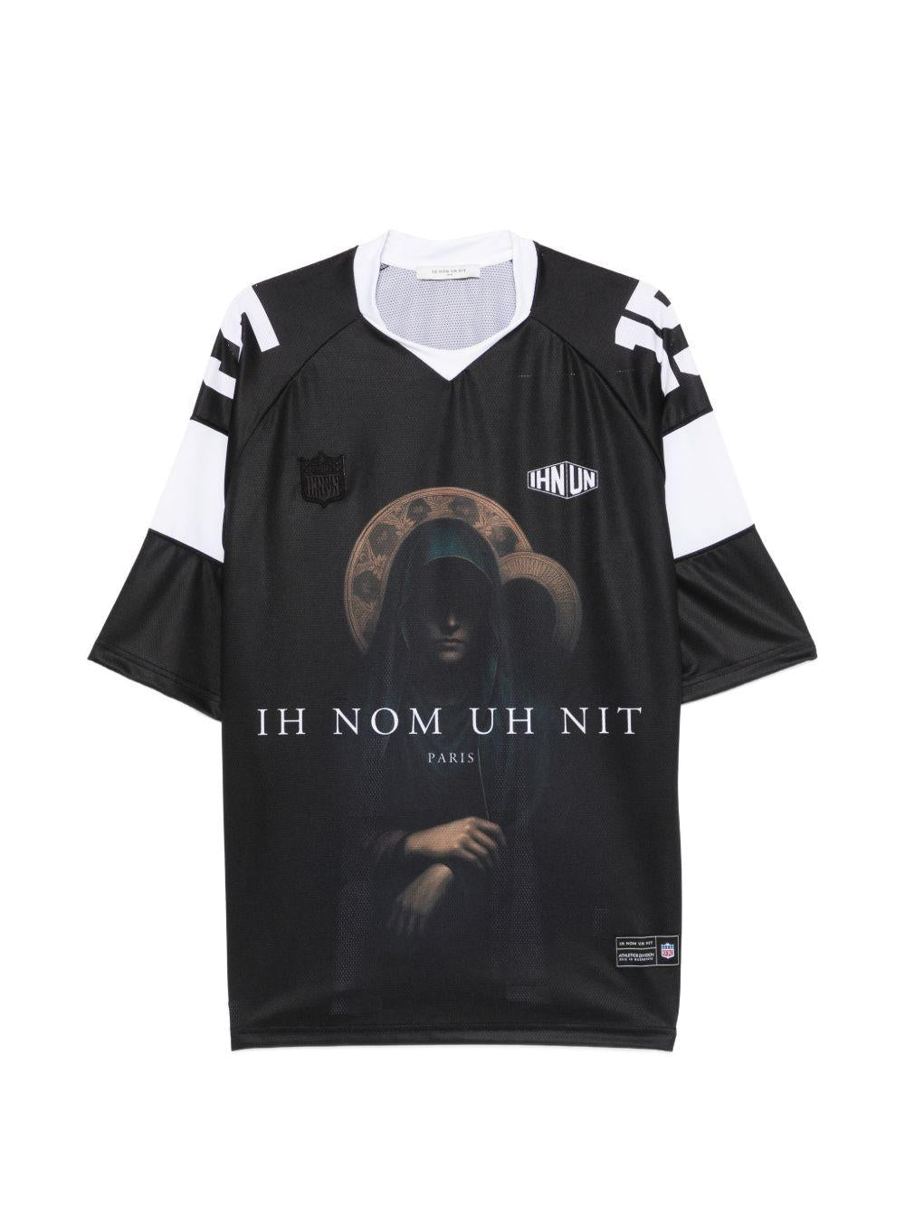 T-shirt in poliestere con stampa grafica scollo a V NUS26231 520 IH NOM UH NIT 