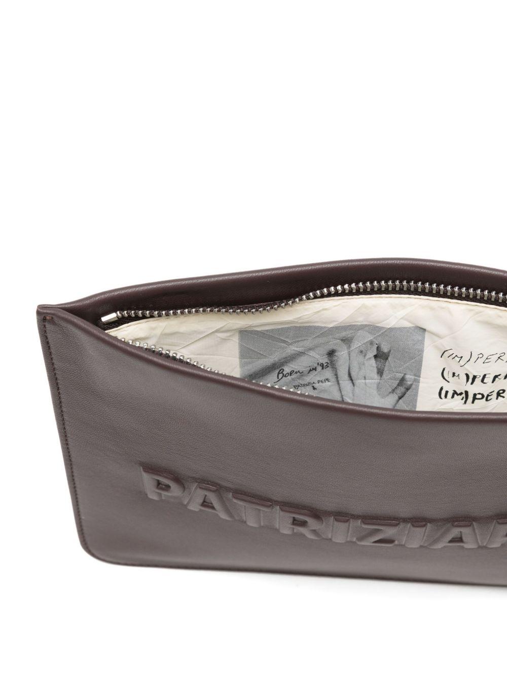 Clutch marrone in pelle con chiusura zip 2Q0009L113 B856 PATRIZIA PEPE 