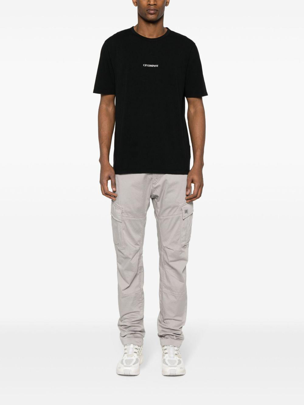 T-shirt nera logo petto centrale