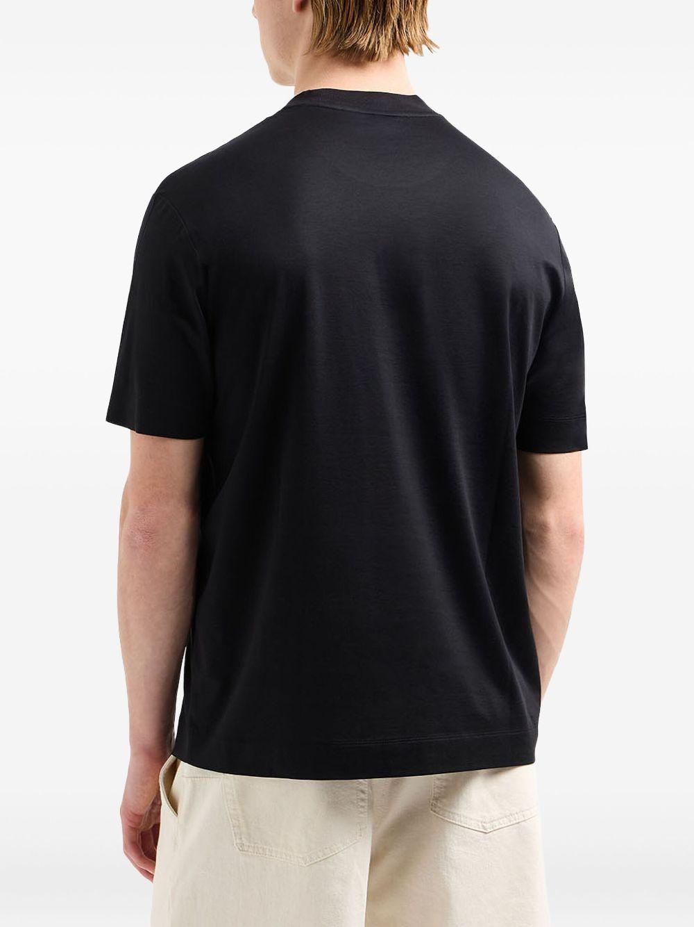 T-shirt nera con stampa frontale astratta