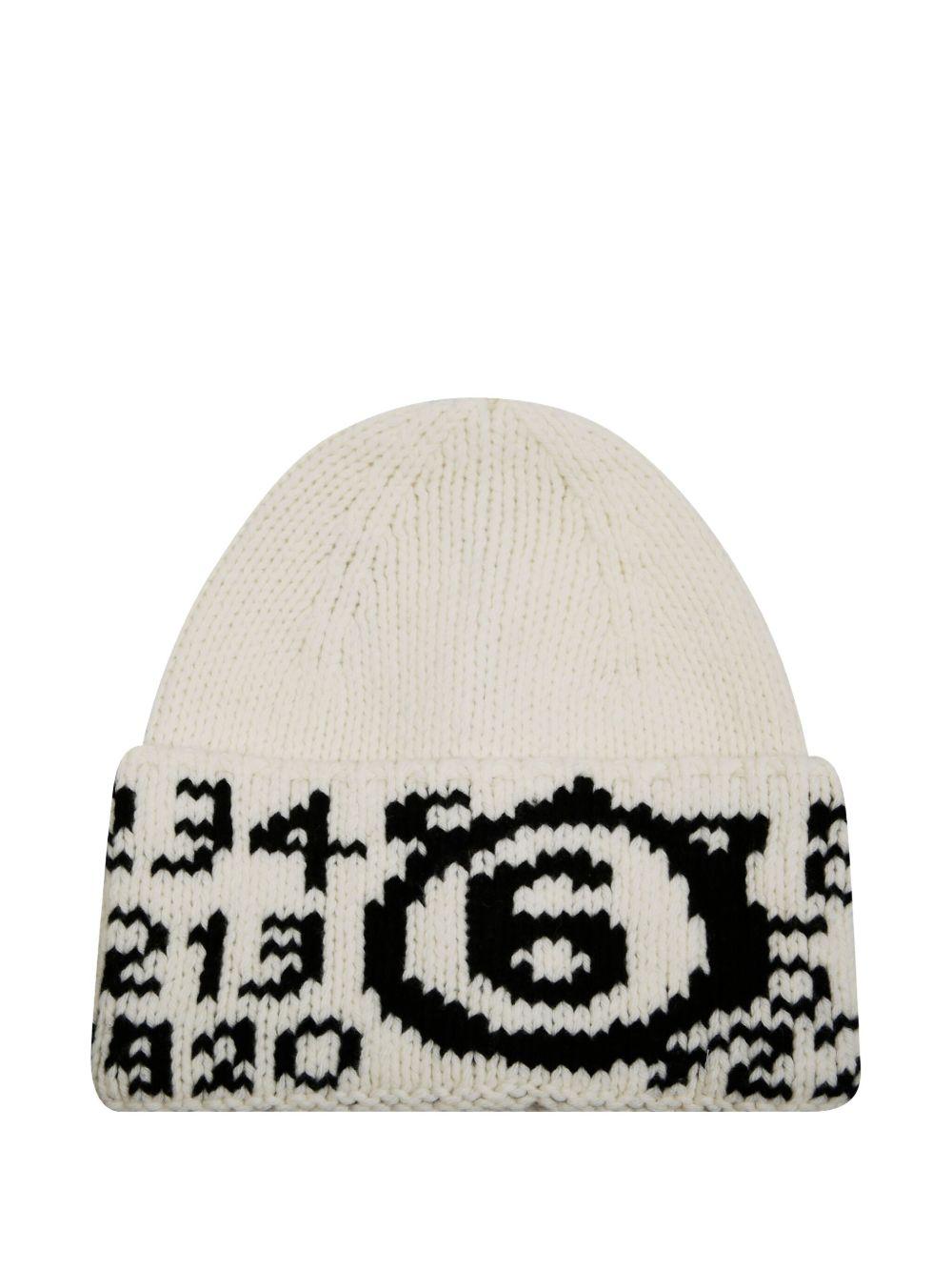 Berretto bianco pull-on con grafica numerica e lavorazione a coste M60915MM06M M6101 MM6 MAISON MARGIELA KIDS 
