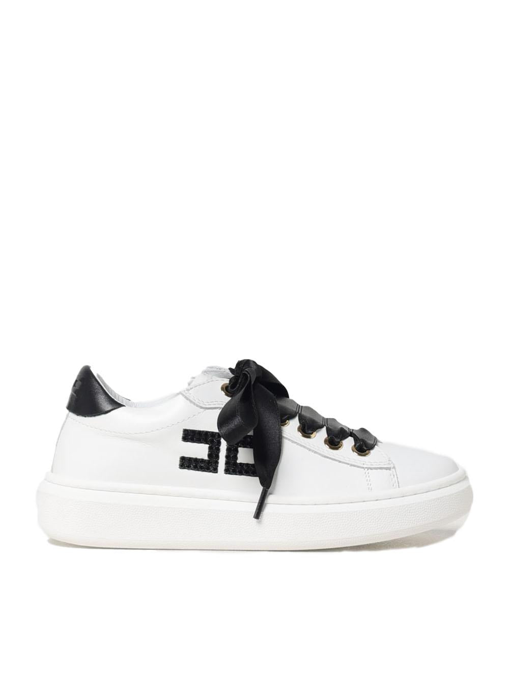 Sneakers bianche con lacci in raso neri