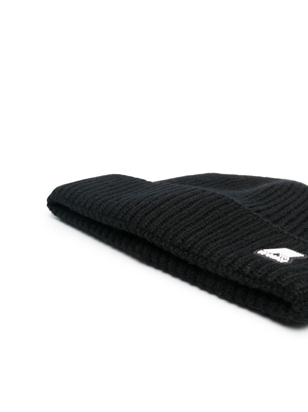 Cappello nero corona corta