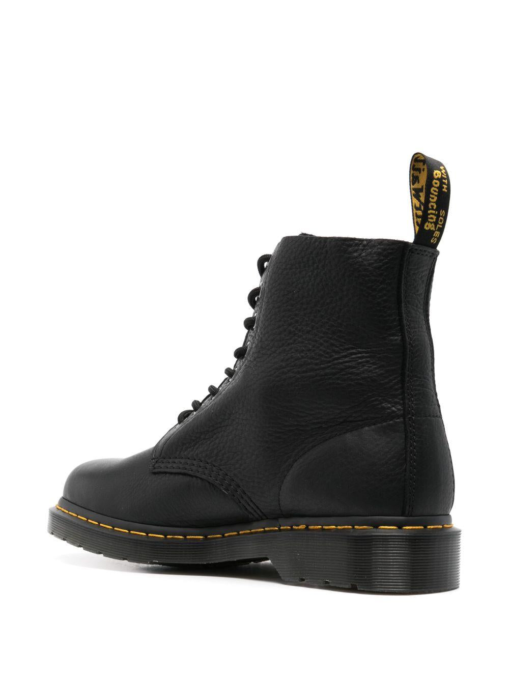Stivaletti neri in pelle martellata con lacci alla caviglia 31981 001 DR.MARTENS 