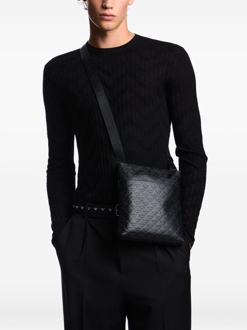 Tracolla nera con logo in rilievo e chiusura con zip EM001688AF14774 UC001 EMPORIO ARMANI 