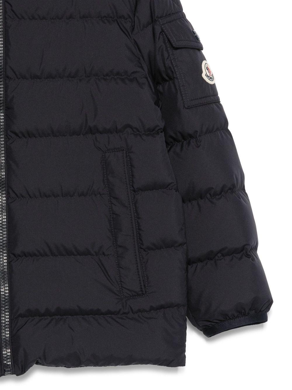 Piumino con Cappuccio e Logo Trapuntato K29541A00004597YW 778 MONCLER KIDS 