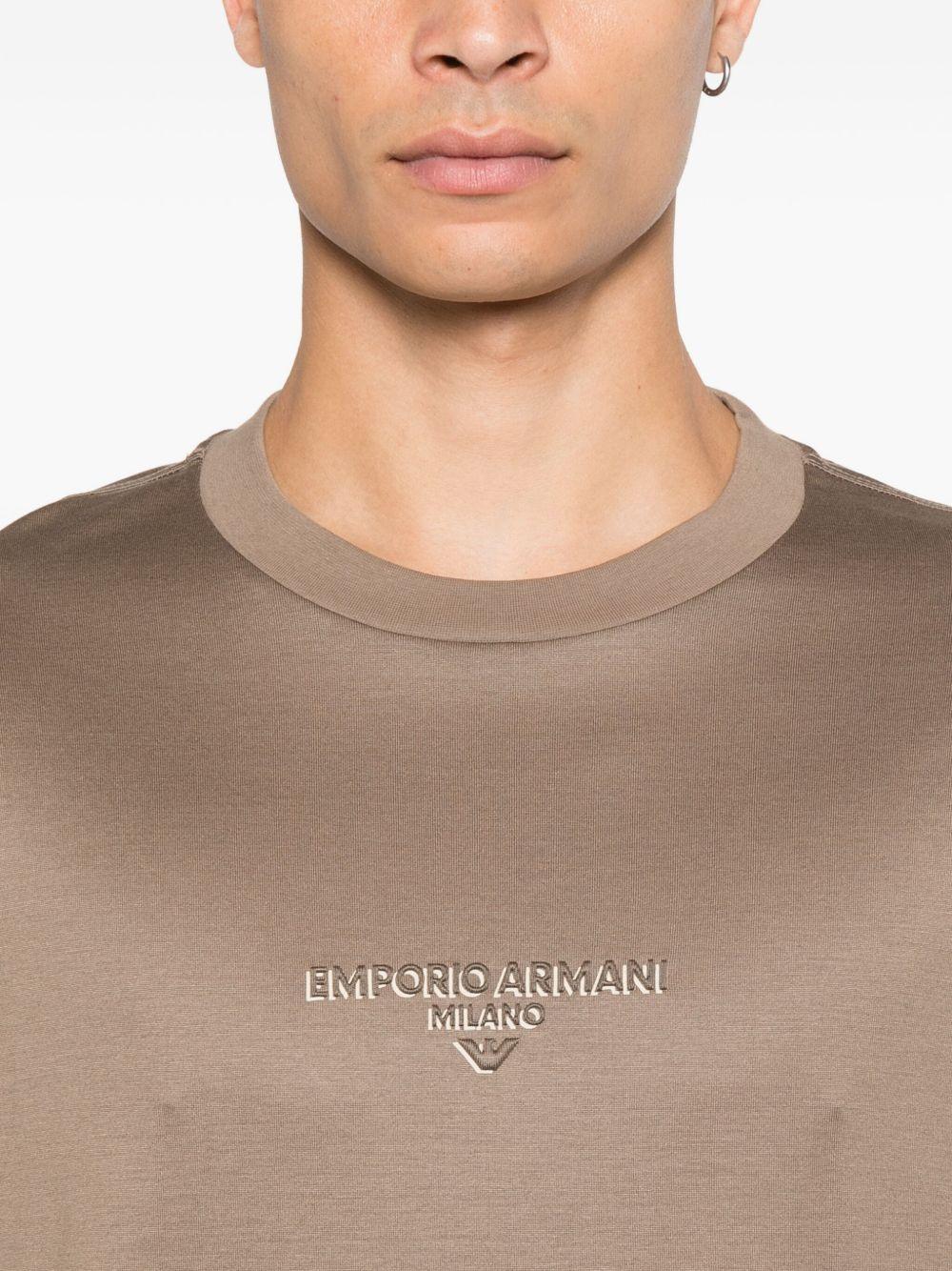 T-shirt marrone con logo ricamato EM002838AF10761 U6189 EMPORIO ARMANI 