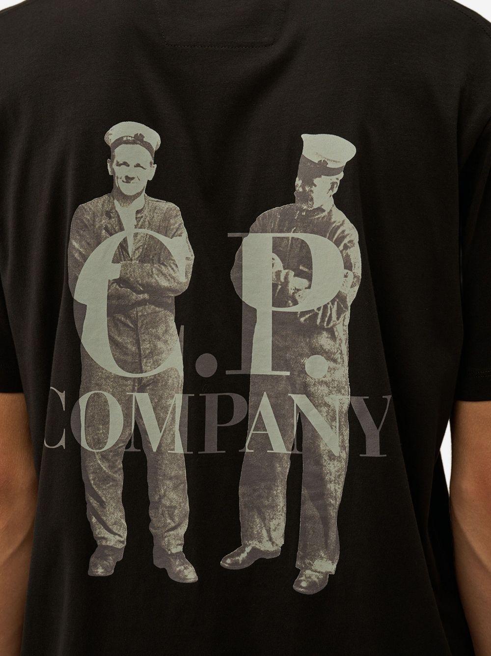 T-shirt Girocollo con Stampa Grafica e Logo 19CMTS106A006586W 999 CP COMPANY 