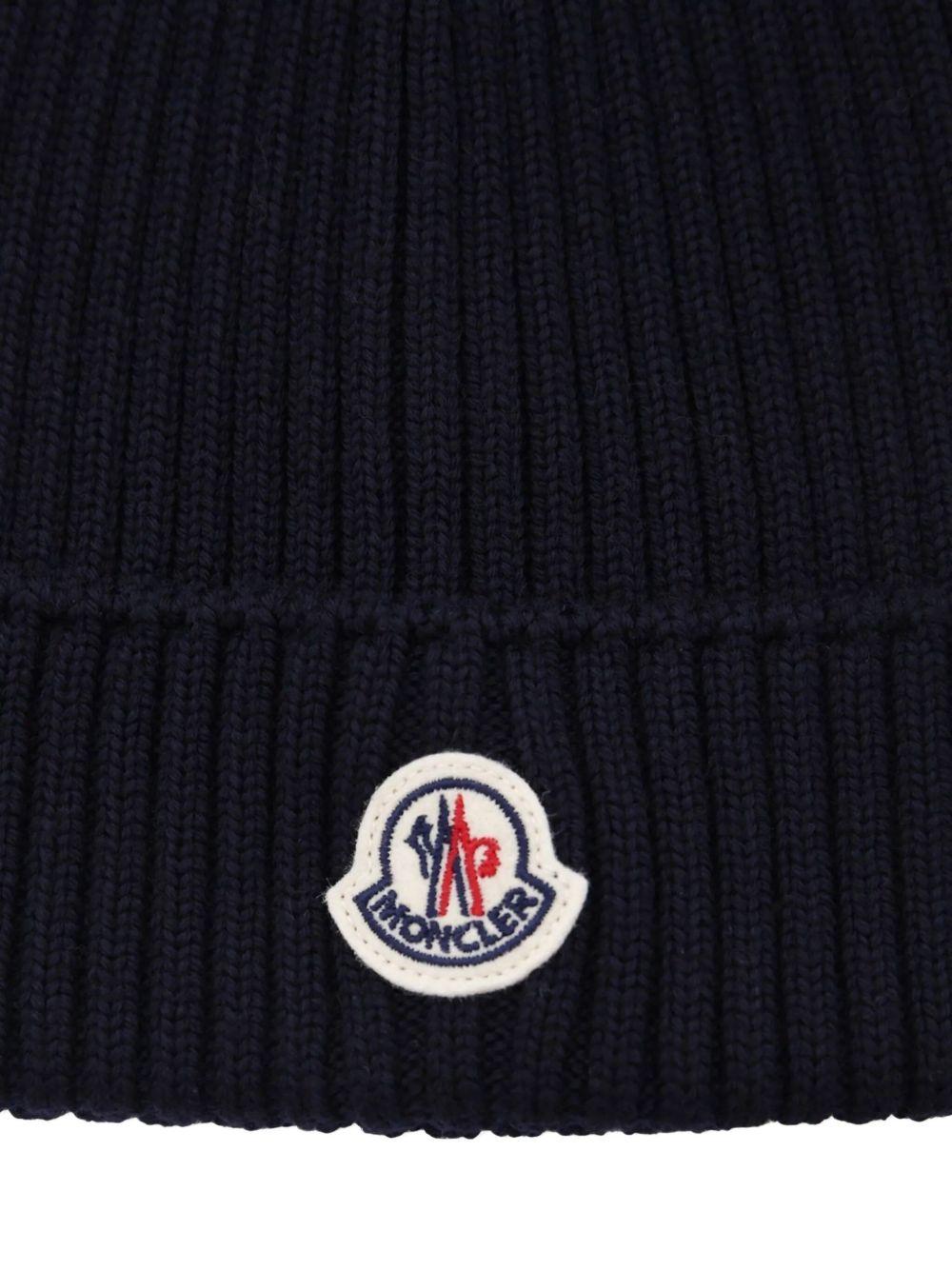 Berretto Blu Navy in Lana a Coste con Logo K29543B00009M1131 742 MONCLER KIDS 