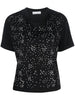 T-shirt nera con borchie tonde