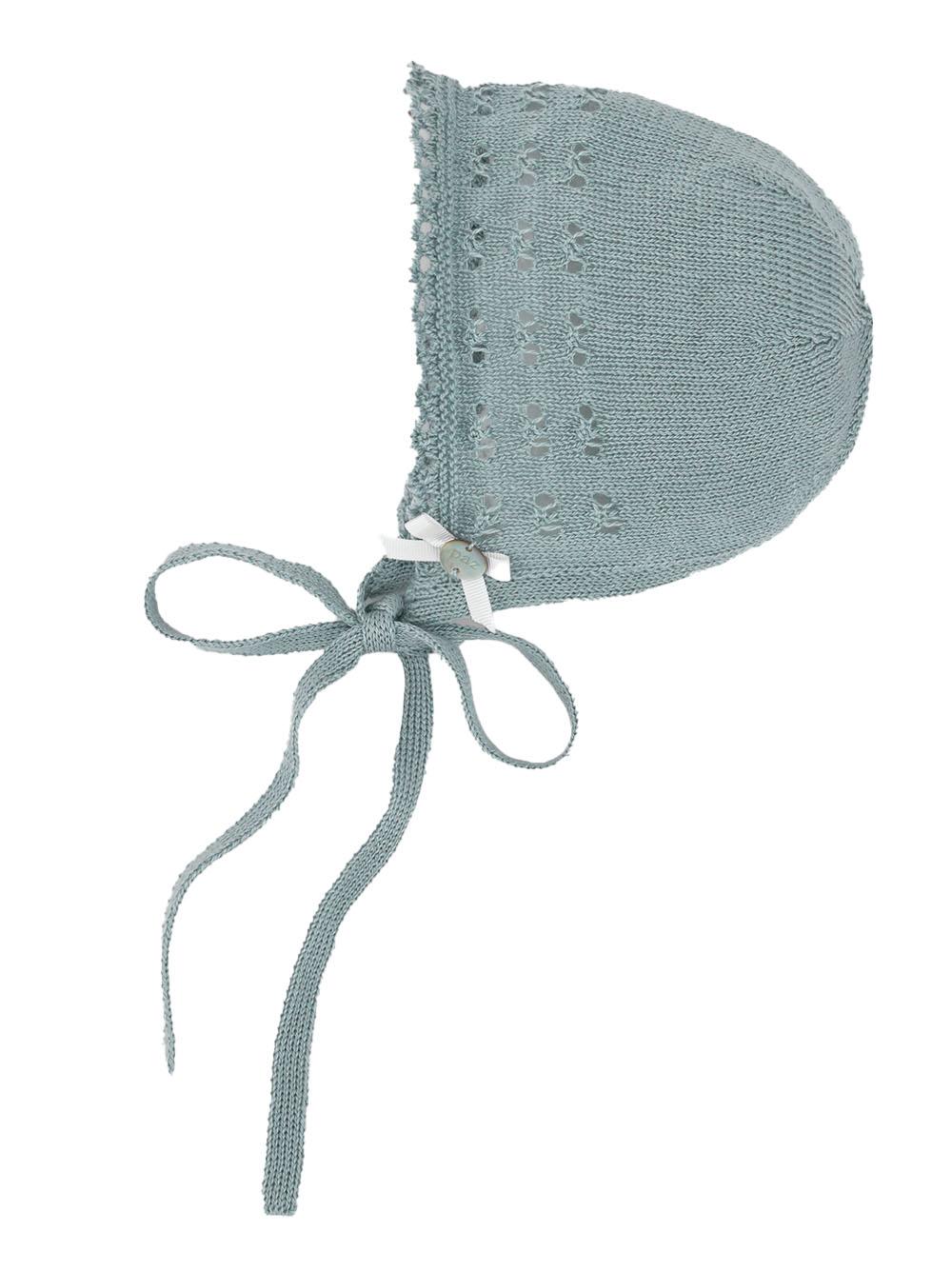 Cappello ottanio in maglia con ricamo traforati
