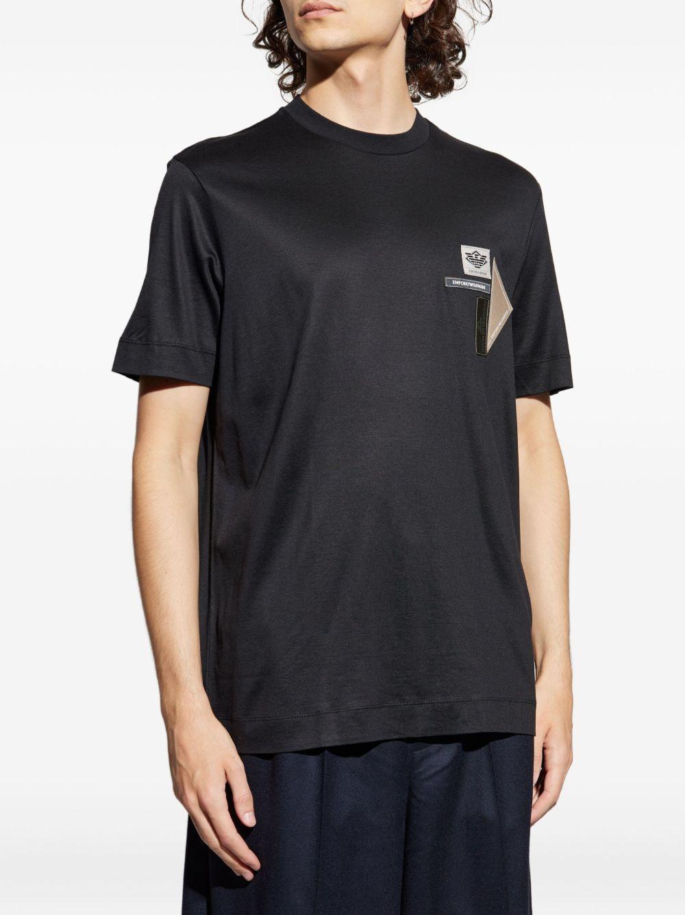 T-shirt nera con logo patch e collo a giro EM002959AF18312 UC001 EMPORIO ARMANI 
