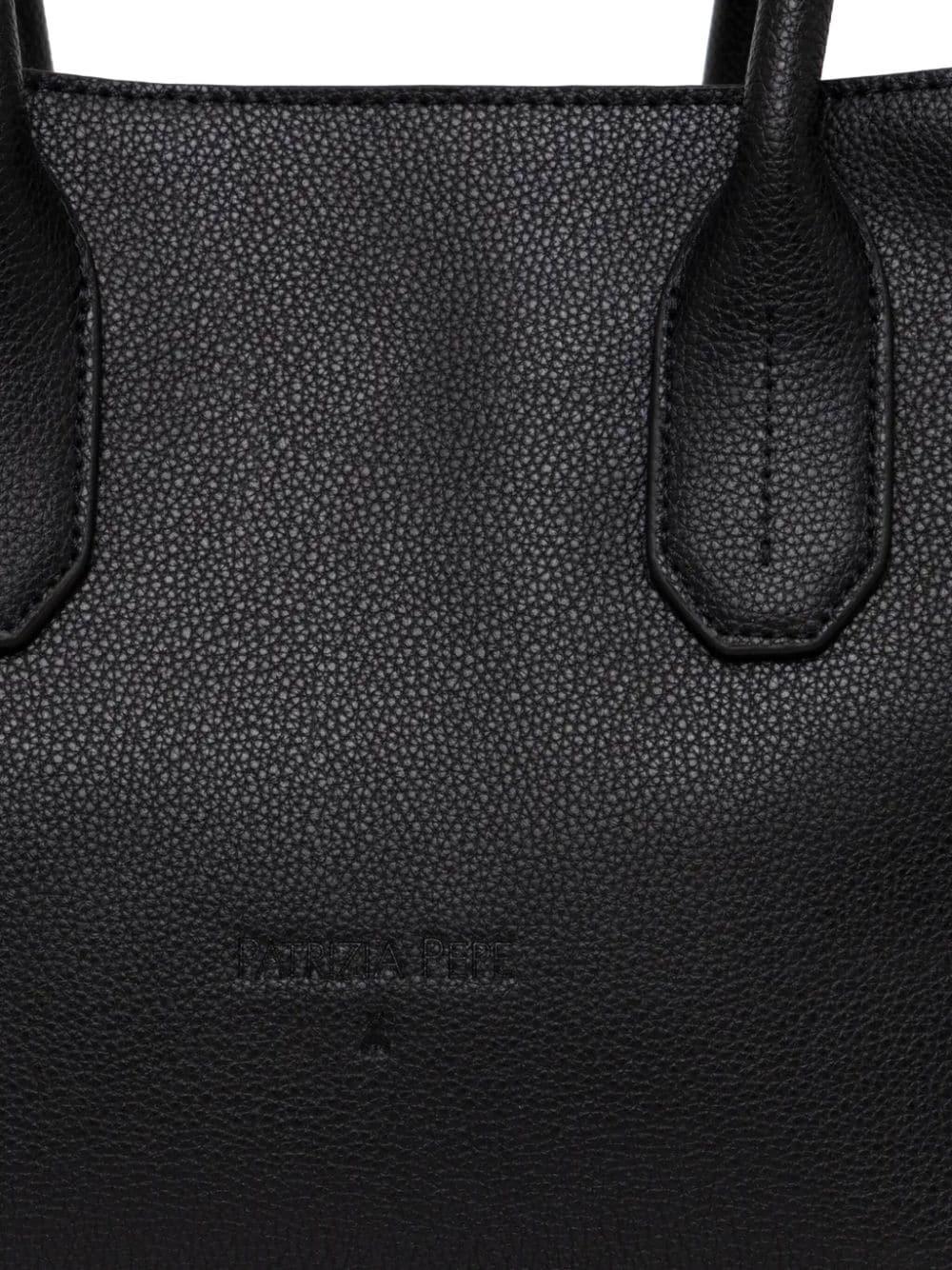 Borsa nera in pelle martellata