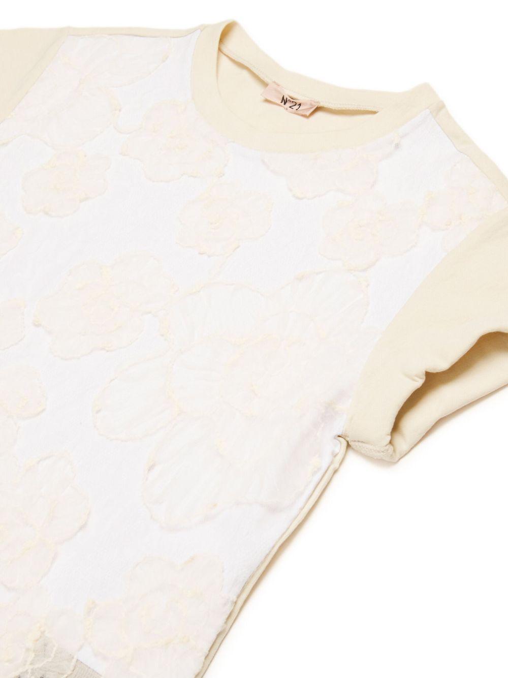 T-shirt beige con pizzo e fiori
