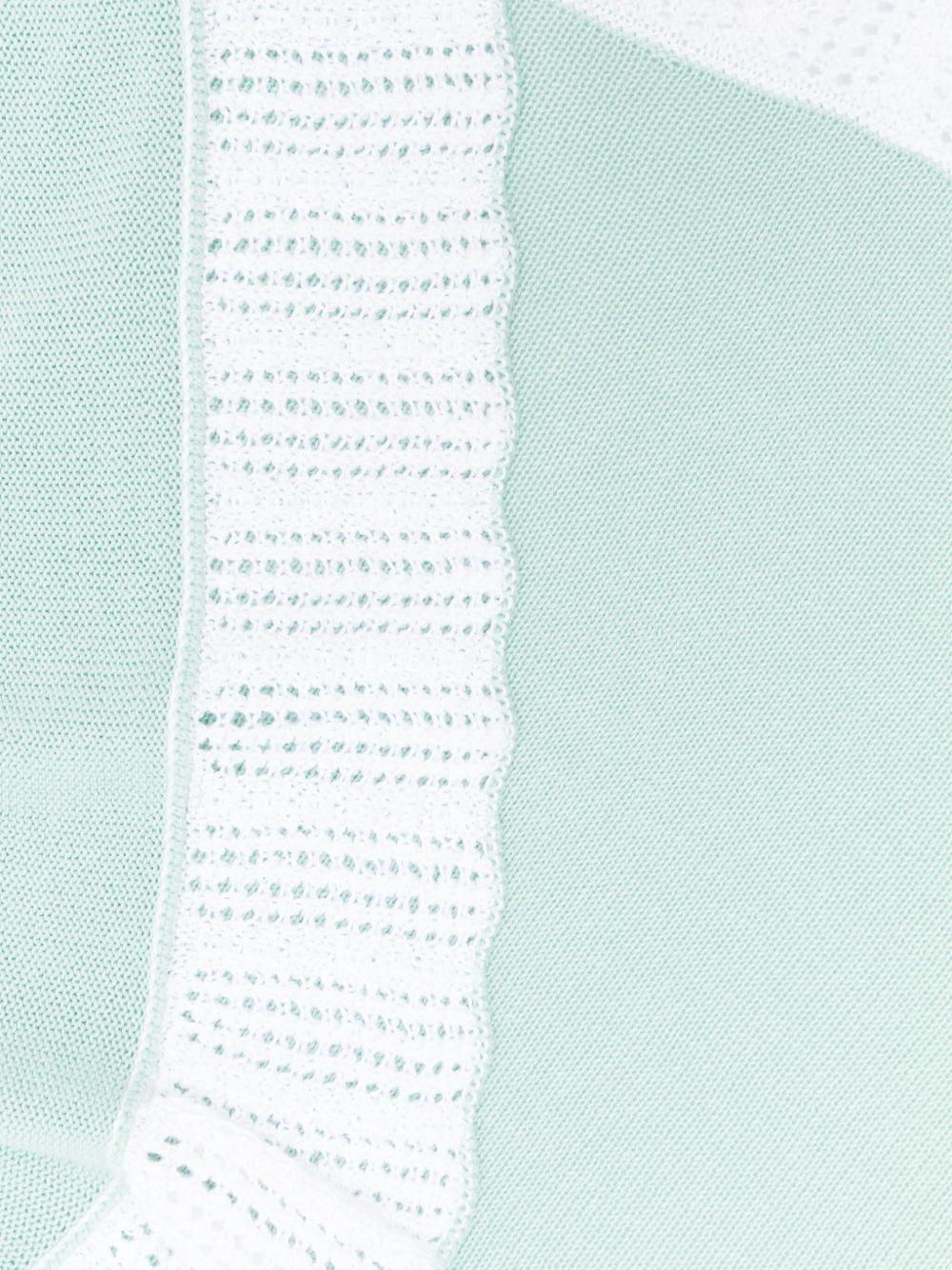 Coperta verde acqua con orli ricamati