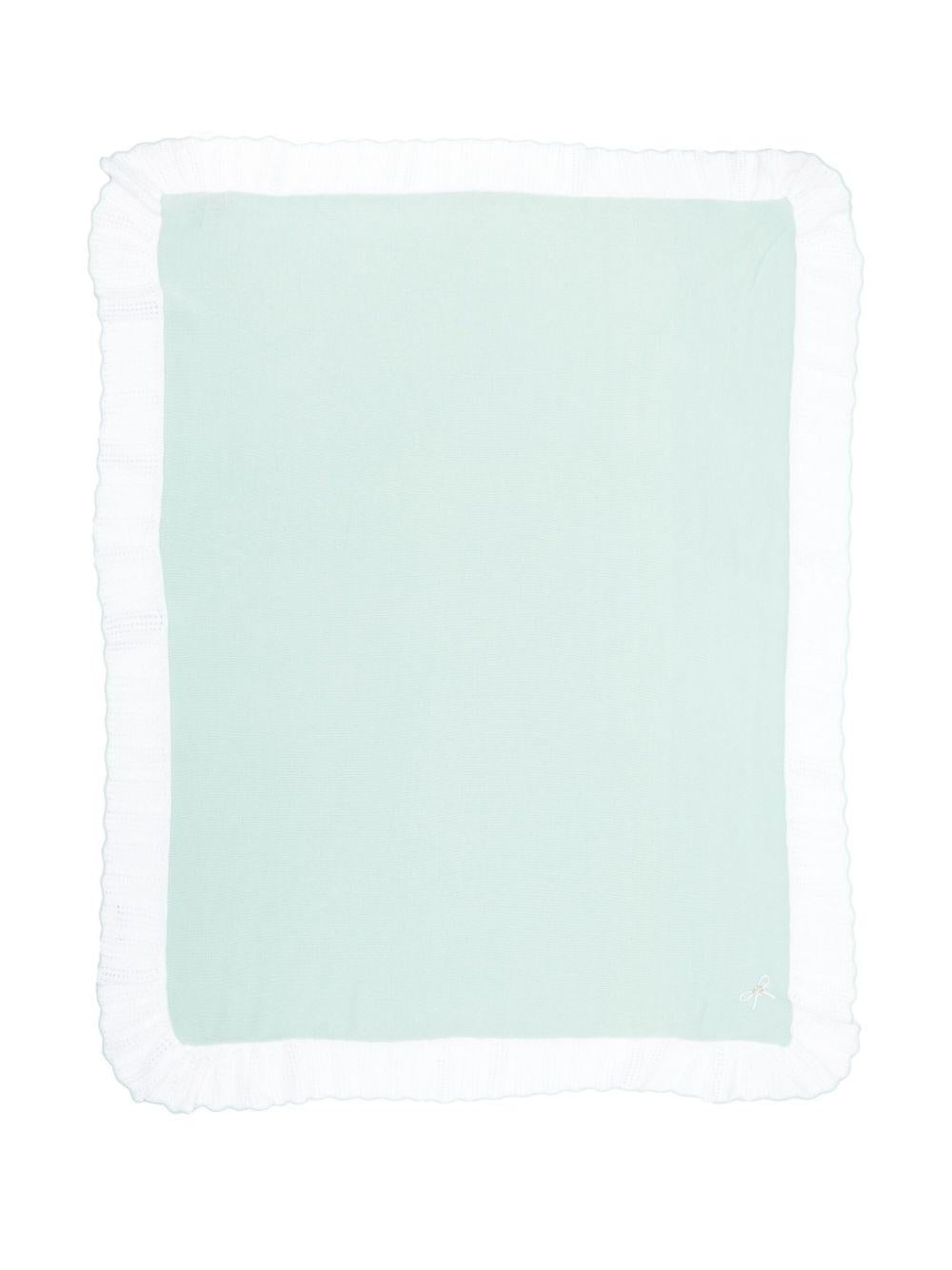 Coperta verde acqua con orli ricamati