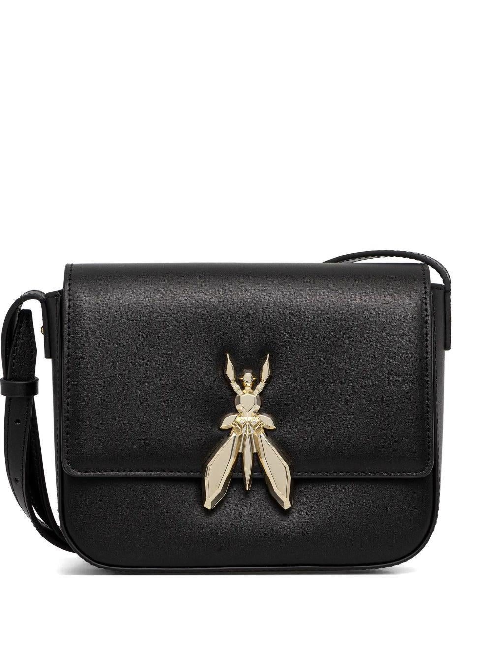 Borsa a tracolla in pelle con fibbia scultorea 8B0303L061 K103 PATRIZIA PEPE 