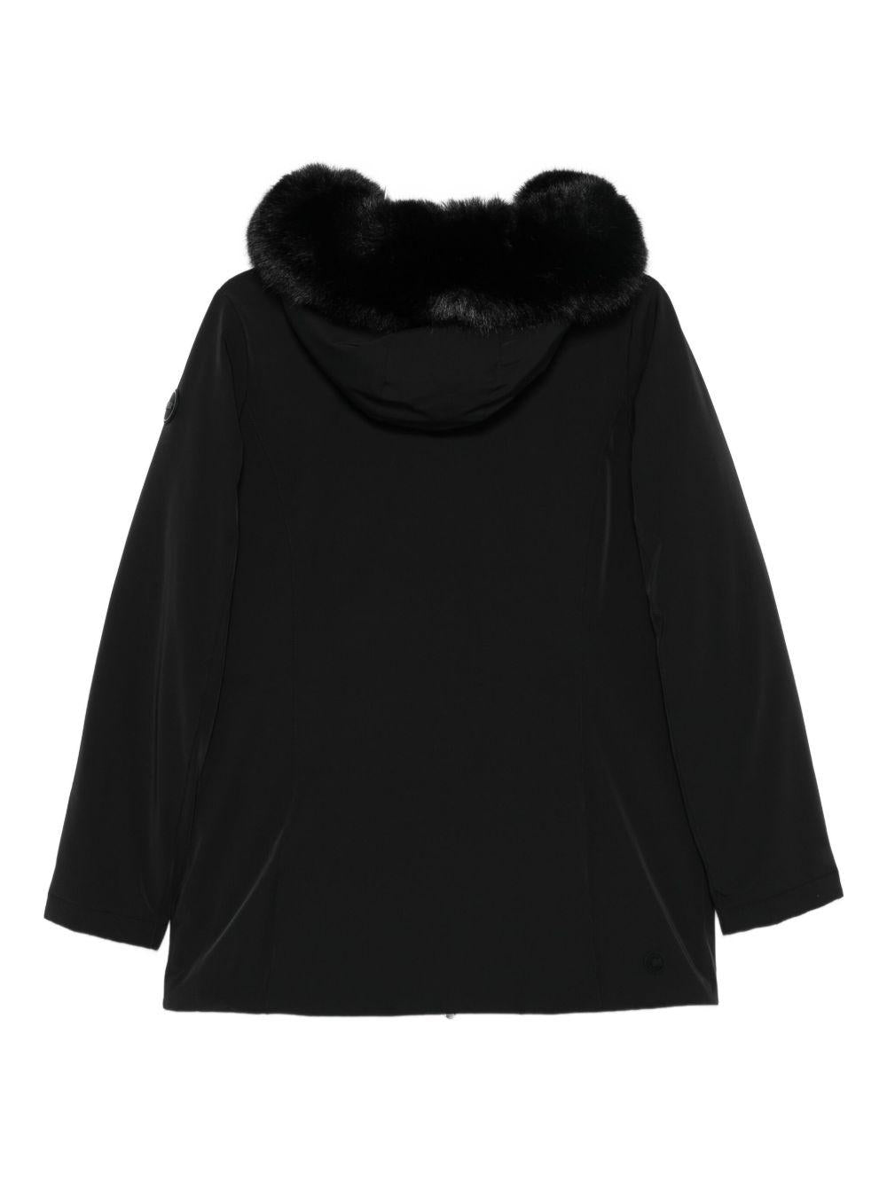 Cappotto nero con cappuccio e rifinitura in finta pelliccia 2267E4ZL 99 COLMAR 