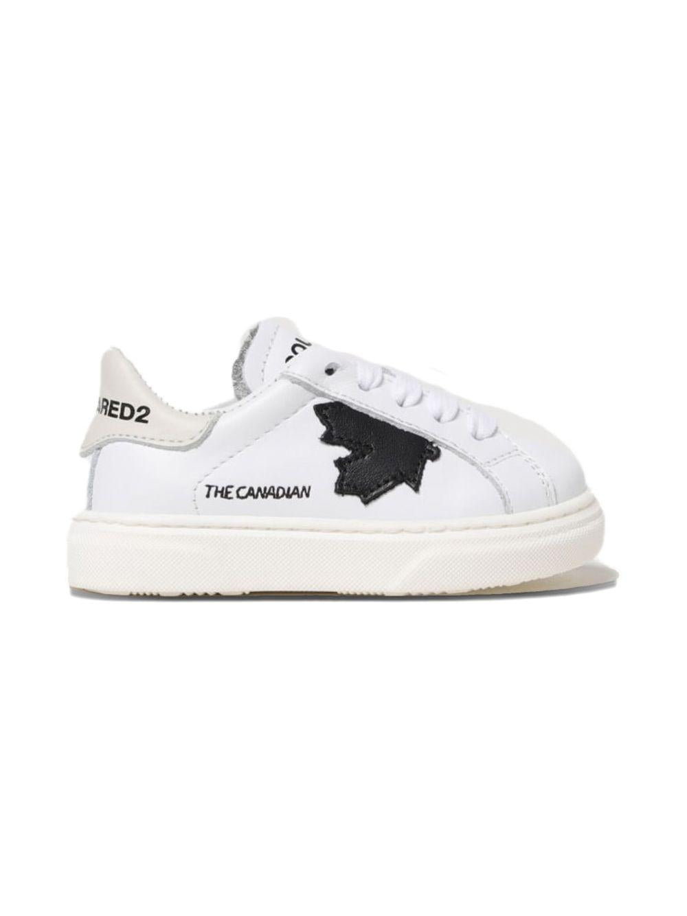 Sneakers in pelle bianca con foglia d'acero