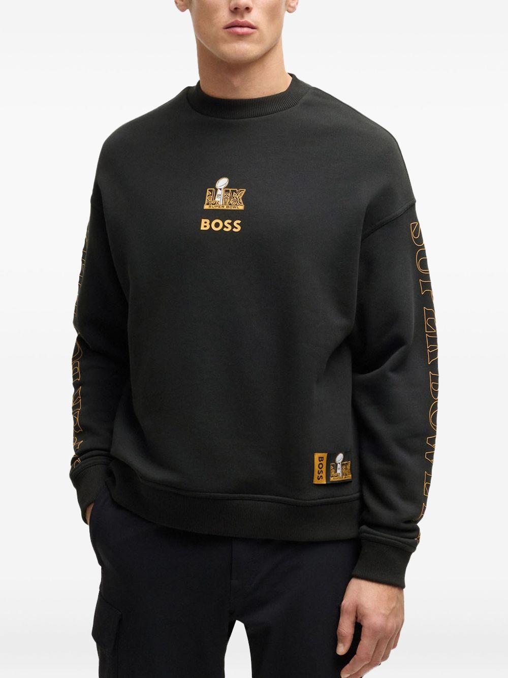 Felpa Boss x NFL nera con ricami oro 50535100 001 BOSS 